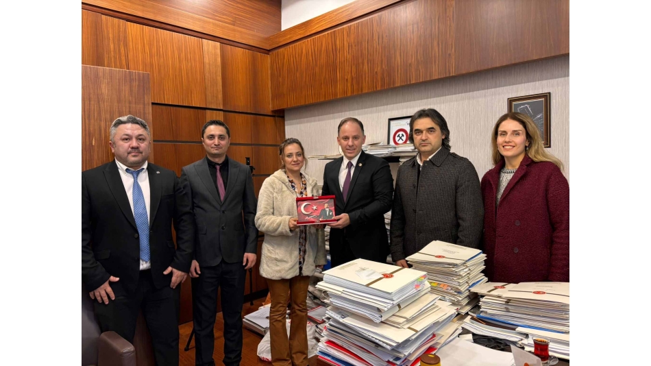 CHP Enerji ve Tabii Kaynaklar Bakanlığından sorumlu Genel Başkan Yardımcısı ve Zonguldak milletvekili Sayın Deniz Yavuzyılmaz'a TBMM'de ziyaret