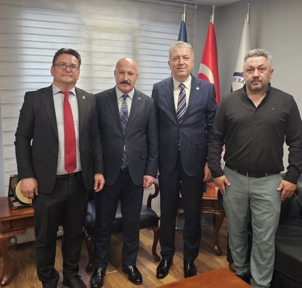 AK Parti Sakarya Milletvekili Sayın Ertuğrul KOCACIK, Güvenlik ve Savunma İşçileri Sendikası Genel Başkanı Sayın Ömer ÇAĞIRICI ve Sayıştay Başdenetçisi Sayın Ahmet Ortak.