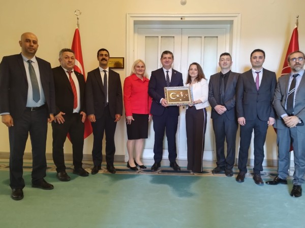CHP Antalya Milletvekili Sayın Cavit ARI'yı ziyaret ettik.